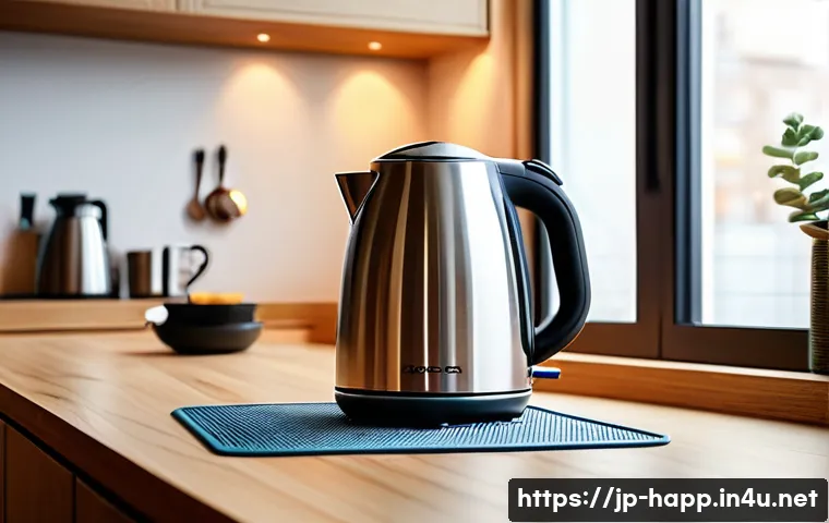 전기주전자 소음 문제 해결 - A modern kitchen scene featuring a sleek electric kettle placed on a thick, soft silicone mat on a w...