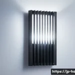 LED 조명의 수명 연장법 - A modern LED lighting fixture with an aluminum heat sink, installed on a wall with visible air gaps ...