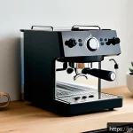 홈카페를 위한 필수 가전 - A modern, stylish home espresso machine setup in a cozy Japanese kitchen with warm natural lighting....